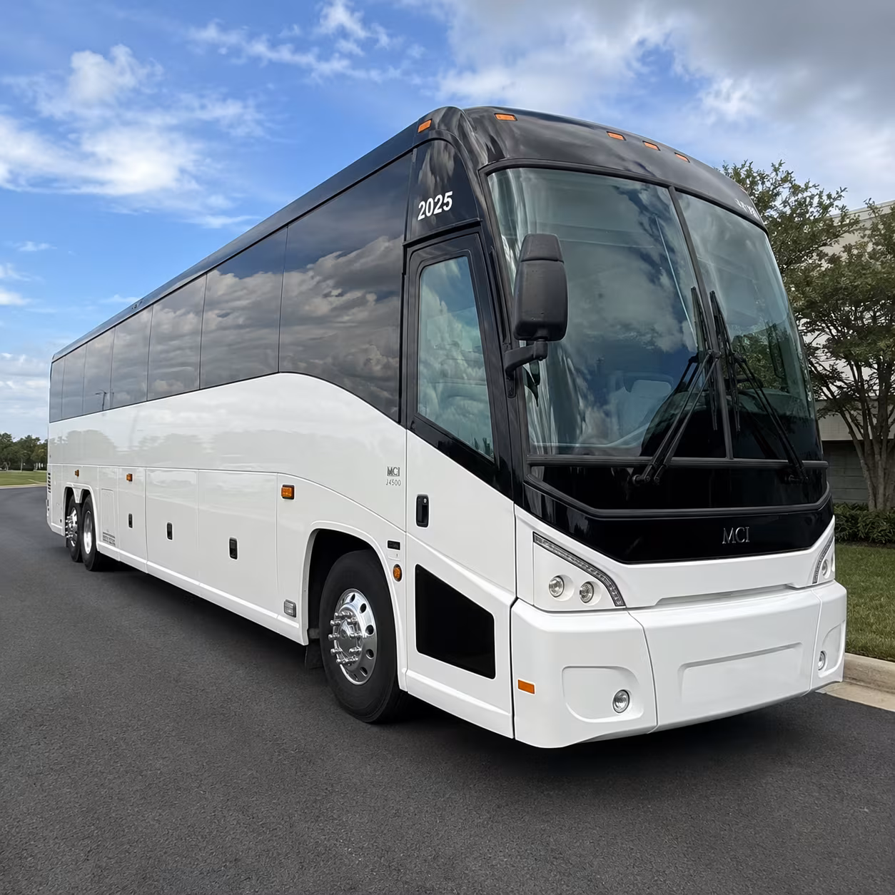 airport shuttle buses for springdale business travelers flying through xna
